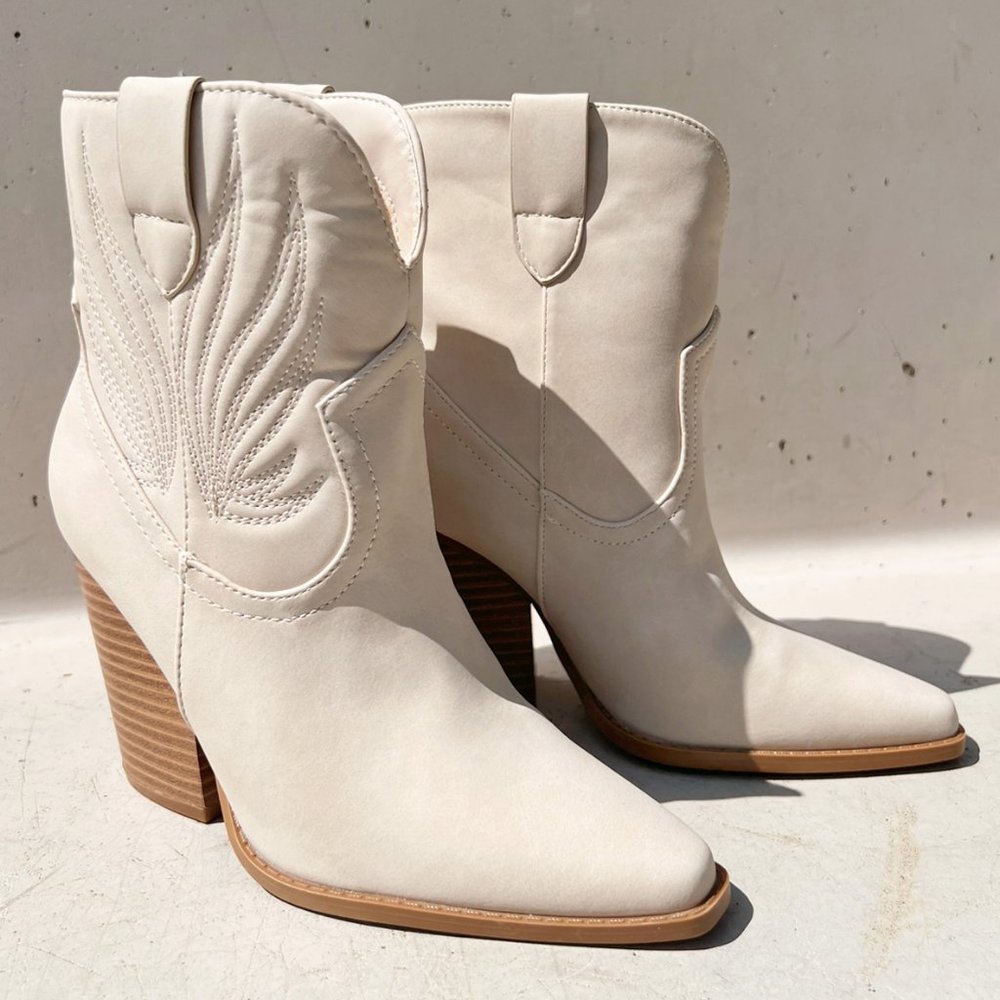 NEW Beige Distress Nubuck PU Western Cowboy Block Heel Ankle Booties Boots Shoe - Picture 2 of 12